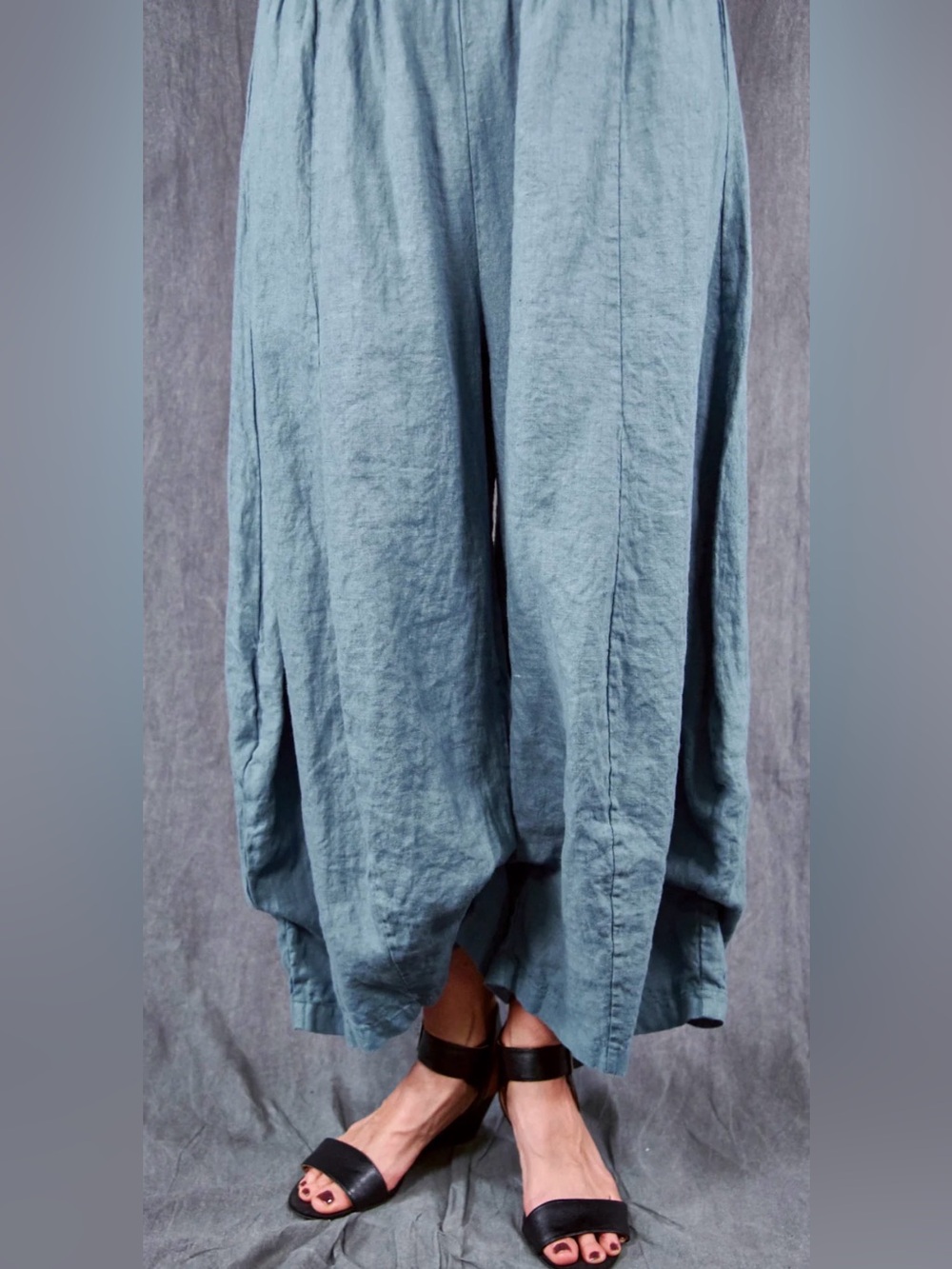 Bluefish Crop Linen Billow Pant in La Mer - Picture 2 of 6